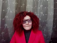 playful woman who loves expressing herself through makeup, dancing, singing and all those little things that make life more colorful. I