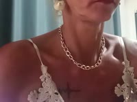 Je suis une femme très sexy sensuel ils pourront que passer un bon moment avec moi dans le partage puis dans la sexualité