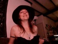 I am a nice woman, who wants to meet new people.i am a goth woman, with witchy vibes.