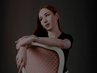 camgirl fingering bald pussy CarleenZangari