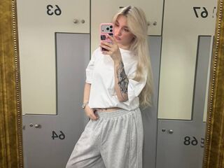 sexy live cam girl ScarlettAndreula