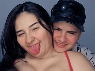 couple bedroom sex cam AveryAndGarett