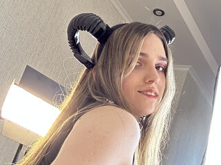 hot cam girl masturbating with vibrator AaliceWalter