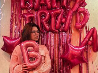 cam strip tease AdinaBoas