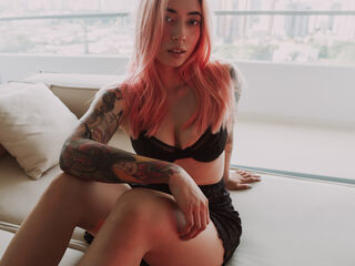 camgirl fingering bald pussy AlessaLaurent