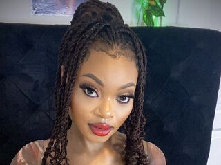 topless webcamgirl AmaAmivie