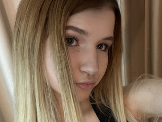 naughty cam girl fingering pussy AraPosey