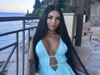 girl showing tits AshleyEtthen