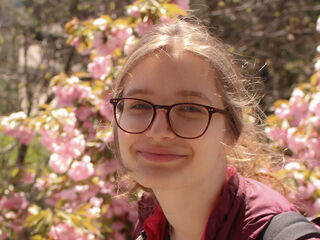 naughty cam girl fingering shaved pussy AureliaVyxen