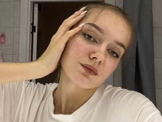cam girl playing with sextoy CeciliaVanwinkle