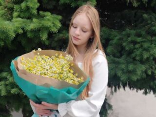 camwhore spreading pussy ChristieBrozyna