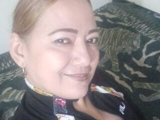 beautiful camgirl ClauTaylor