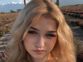 camslut showing pussy CloudyFox