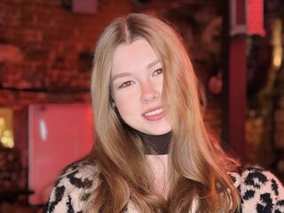 camgirl fingering shaved pussy DainaThroneberry