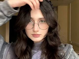 camgirl fingering shaved pussy DianneBrowie