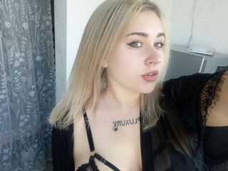 camslut showing pussy DinahSalimas