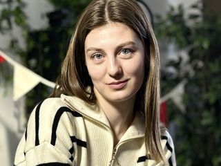 naked girl with webcam masturbating with vibrator DonnetteHolck