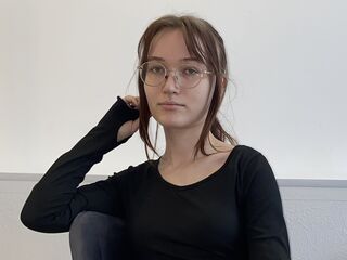 cam girl showing tits DortheyBranco