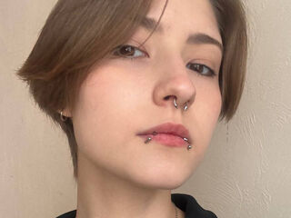 hot cam girl fingering shaved pussy EssieAcheampong