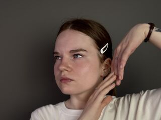 camgirl masturbating with sextoy IsabelBrunjes