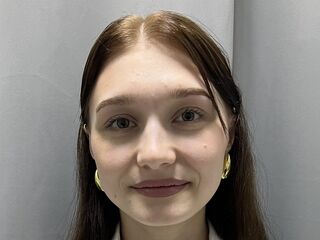 camslut masturbating JessiMills