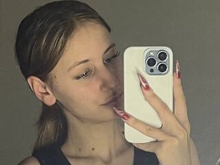 masturbating cam girl KarisaKalscheuer