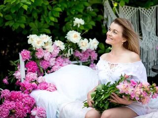 fingering girl webcam picture LeaNicole