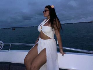 camwhore fingering shaved pussy LeilaCole