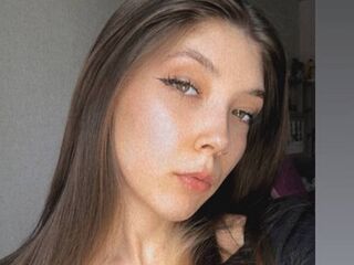cam girl masturbating with dildo LienFlanders
