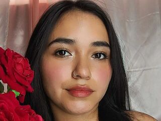 naughty camgirl masturbating with vibrator LilithRoxe