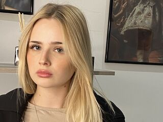 live sex pic MarnieRhyner