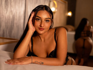 naughty cam girl fingering pussy MelodyBetancourt