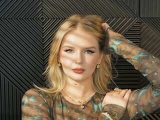 camwhore masturbating with vibrator MiaLloydy