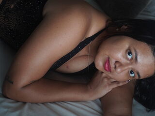 cam girl masturbating with vibrator MilaWhitmore