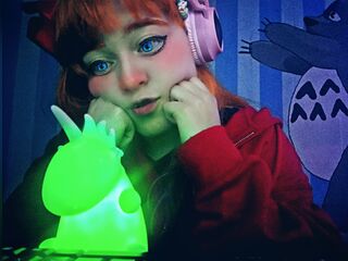 girl showing tits NahomiParker