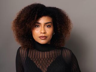 webcam strip tease show NayaMilanoo