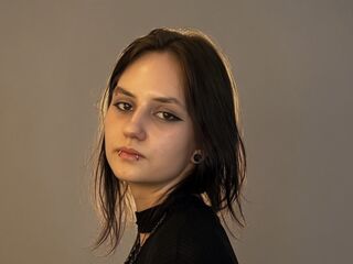 naked webcam girl photo OmaMckeithen