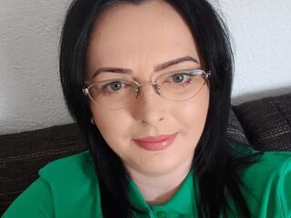 girl showing tits Pansela