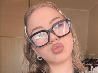 naked camgirl SaraBaier