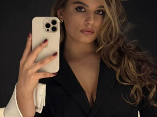 nude webcam TaHillmer