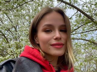 live webcam performer VeronaBrucker