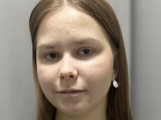 camgirl fingering bald pussy WendySwith