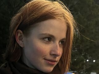 camgirl masturbating with sex toy YumiMee